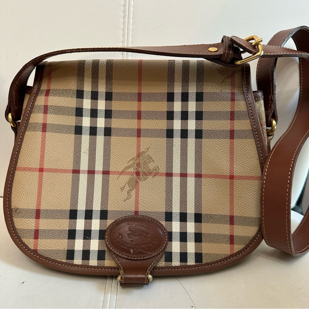 Authentic Burberry Crossbody vintage good condition with COA certificate